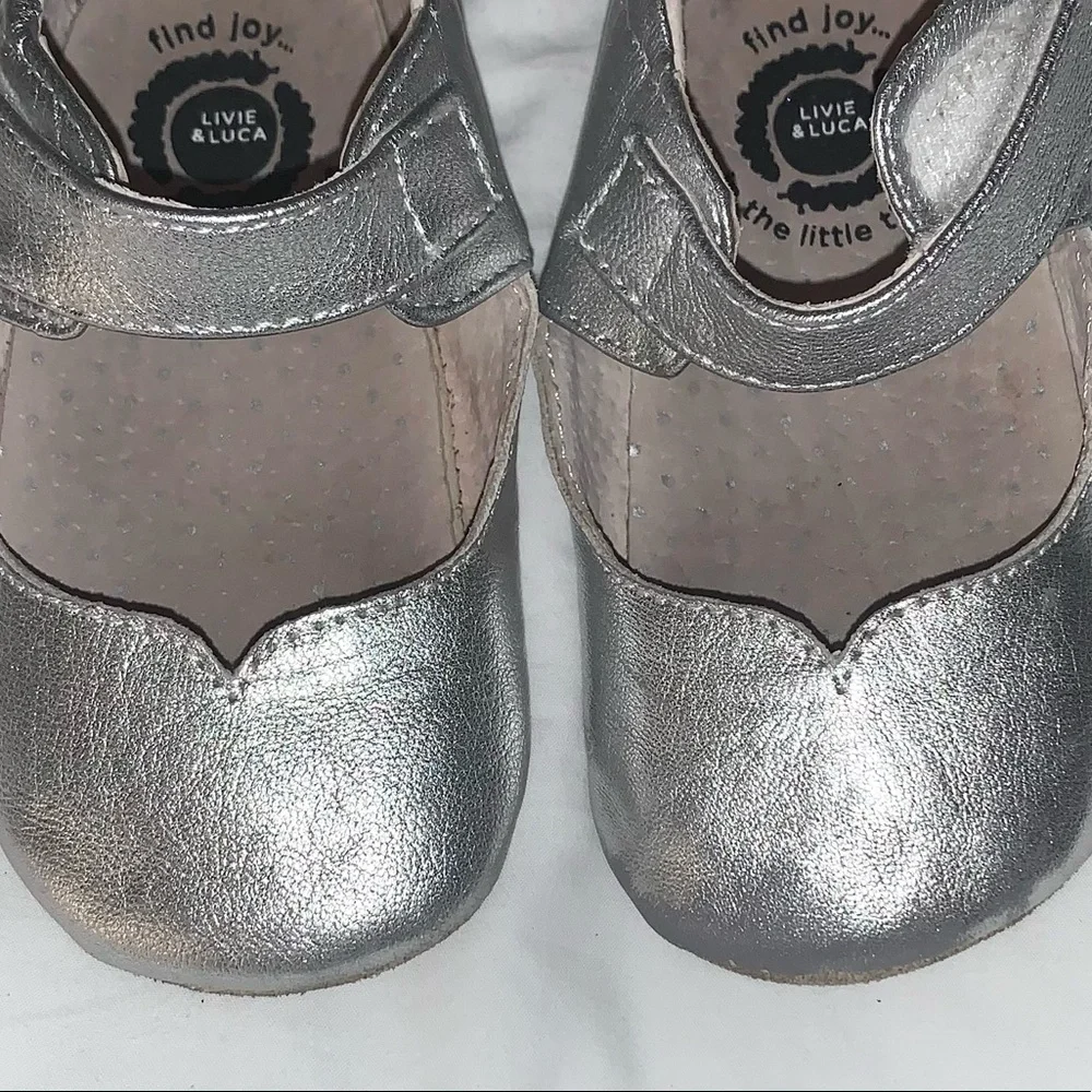 LIVIE & LUCA SILVER LEATHER  Mary Jane ballet shoes baby girl size 18-24 months